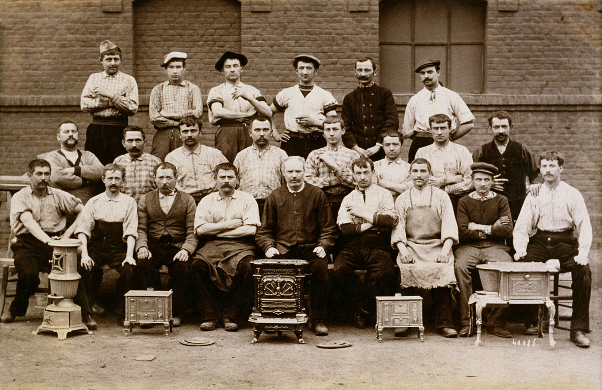 Groupe d’ouvriers de l’atelier d’ajustage de l’usine du Familistère de Guise