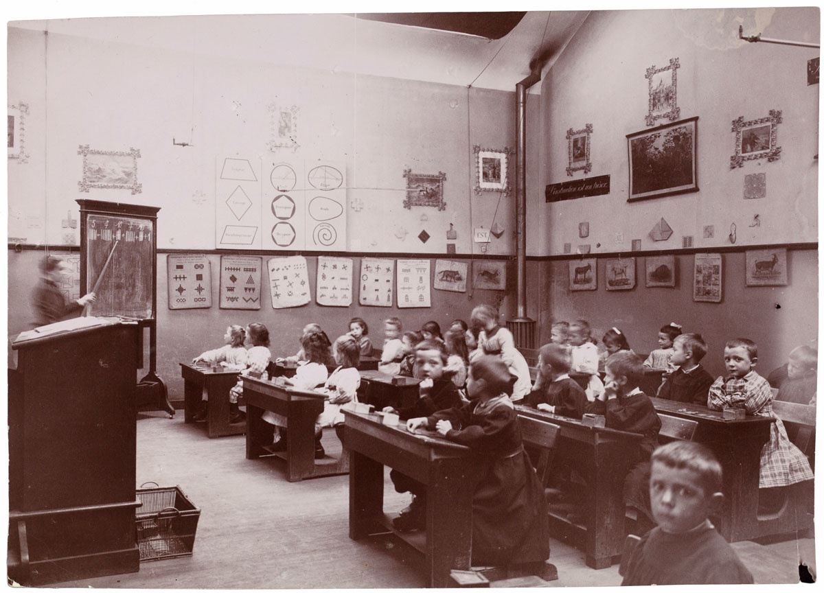 La classe de Madame Lobjeois à l'école du Familistère de Guise