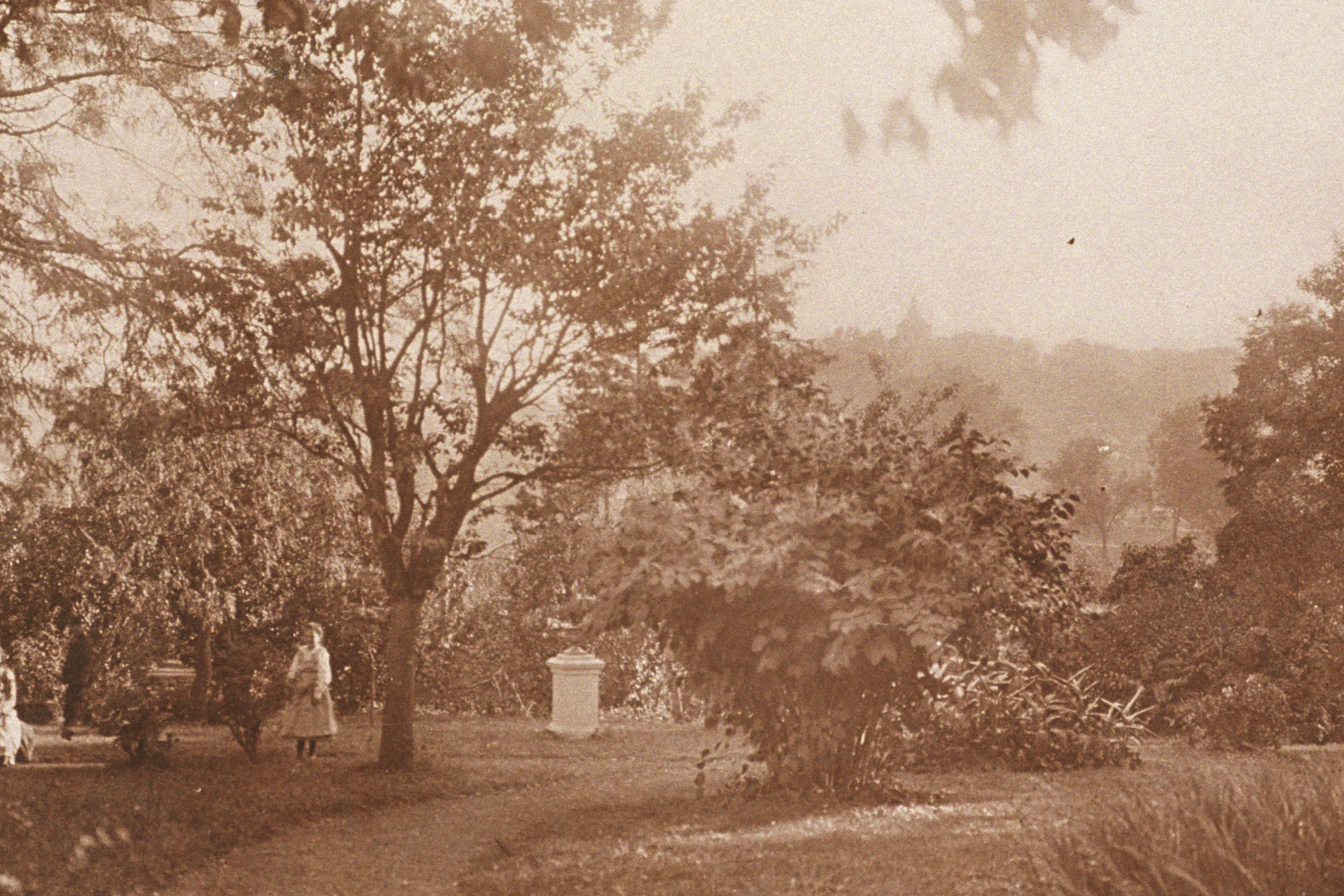 Le jardin d’agrément du Familistère.  vers 1897