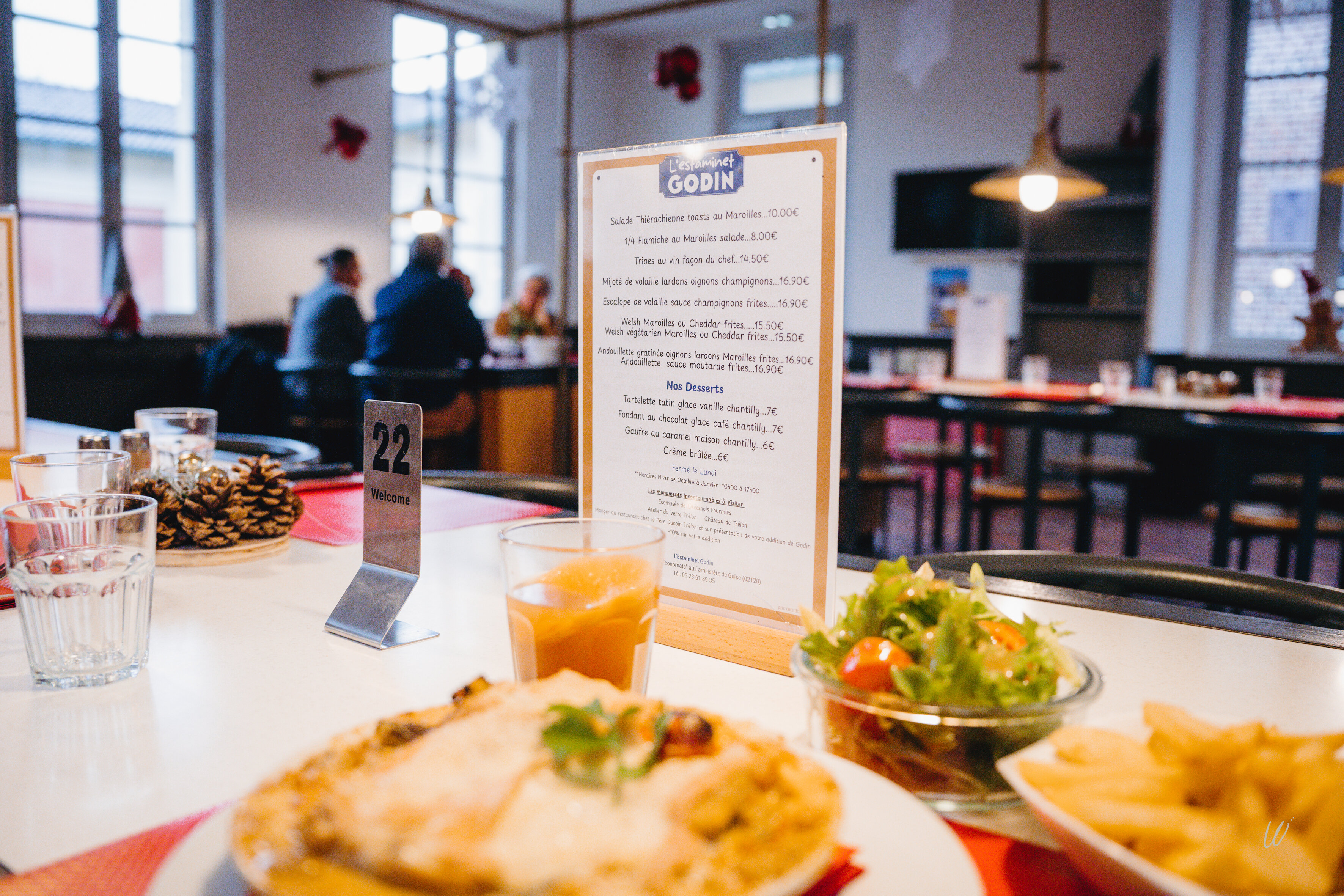 L'intérieur de l'Estaminet Godin