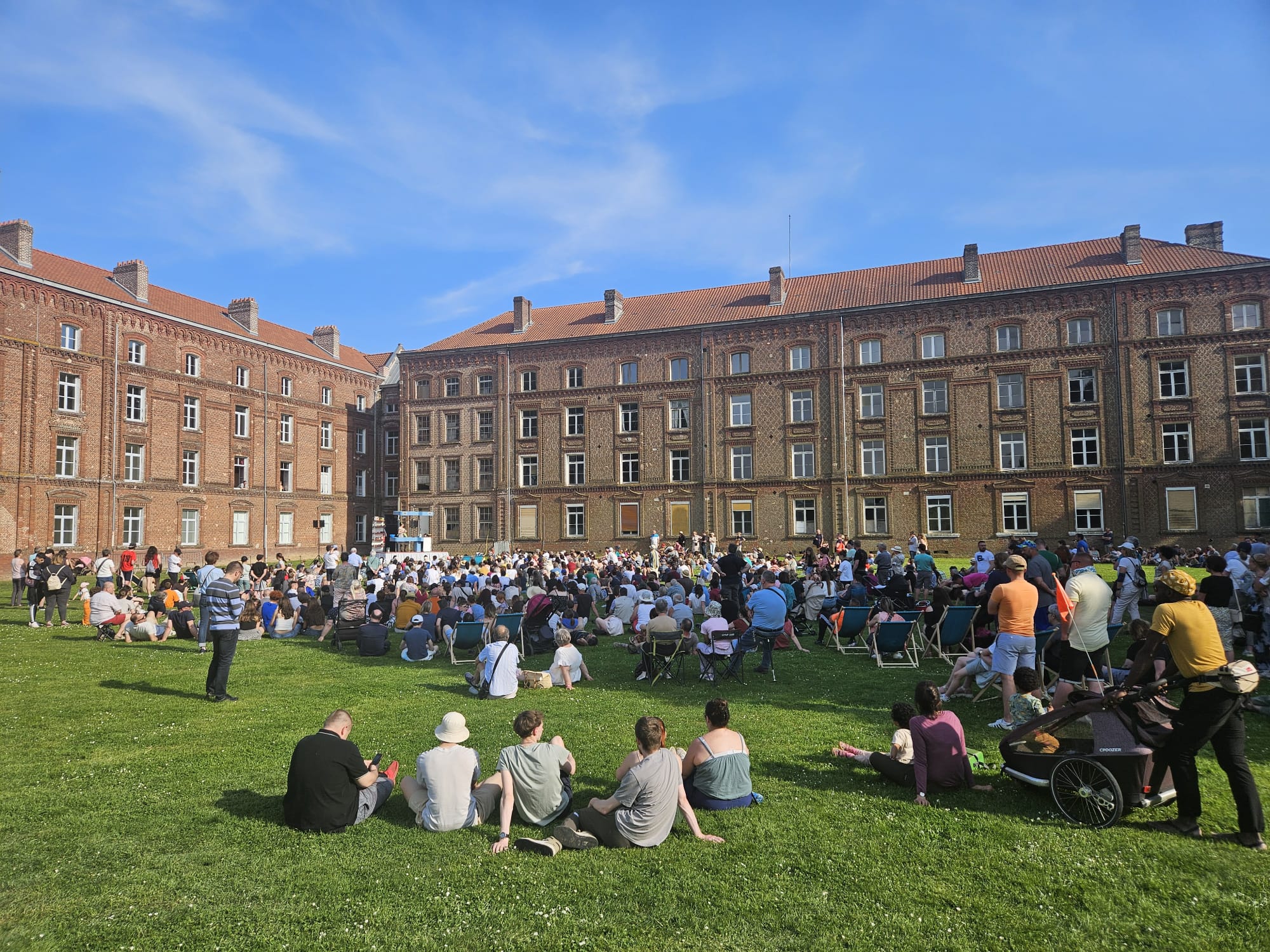 Jardin de la presqu'île, derrière l'aile droite
